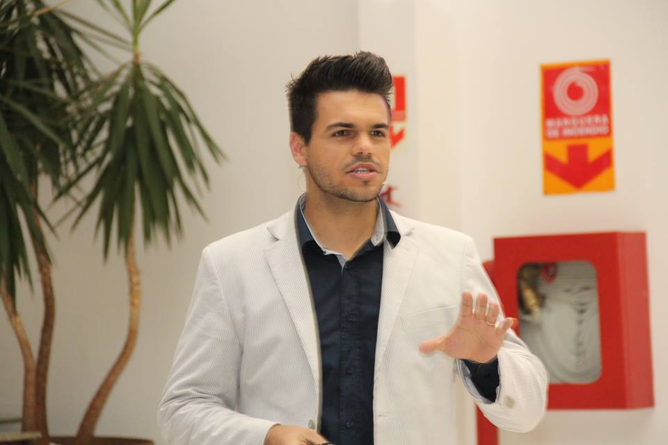 Janderson Santos, um dos principais nomes de vendas no Brasil, em palestra
