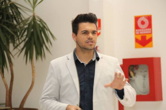 Janderson Santos, um dos principais nomes de vendas no Brasil, em palestra