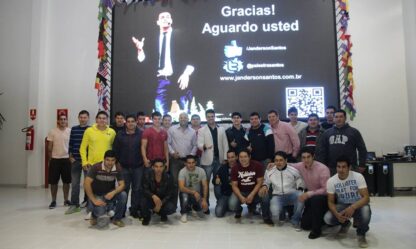 Palestrante ideal para convenção de vendas prendendo a plateia