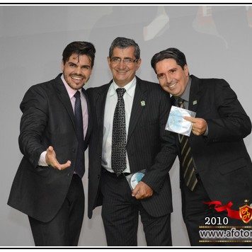 janderson santos e mais duas pessoas tirando fotos