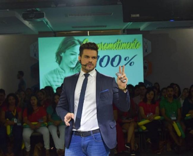 palestrante de vendas e motivação janderson santos em rio quente