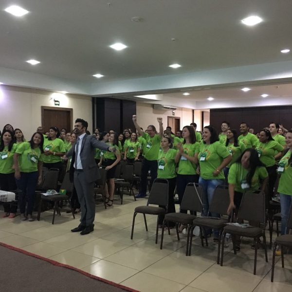 palestrante janderson santos com publico da unimed mato grosso palestra motivacional cuiaba