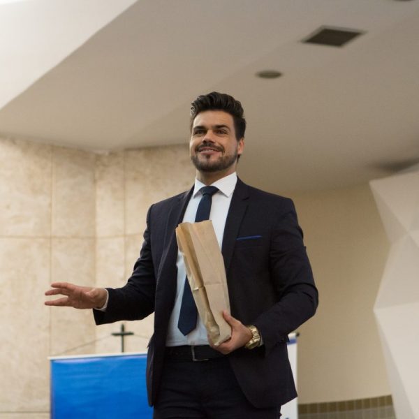 janderson santos realizando magica na palestra de vendas