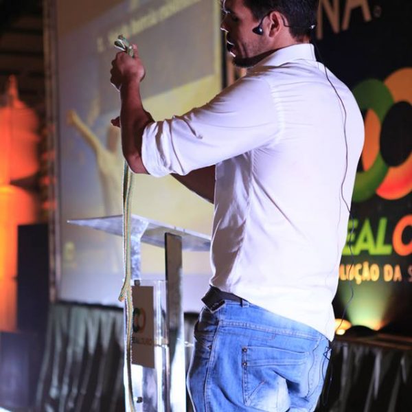 palestrante realiza magica com janderson santos vendas