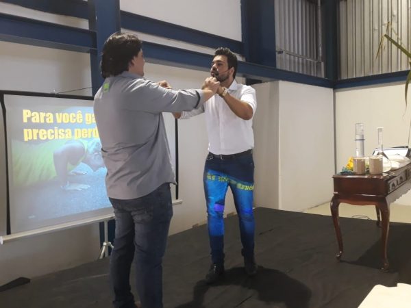 JANDERSON-SANTOS-PALESTRANTE-DE-VENDAS-MOTIVAÇÃO-BRASILIA