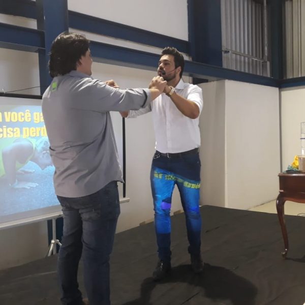 JANDERSON-SANTOS-PALESTRANTE-DE-VENDAS-MOTIVAÇÃO-BRASILIA