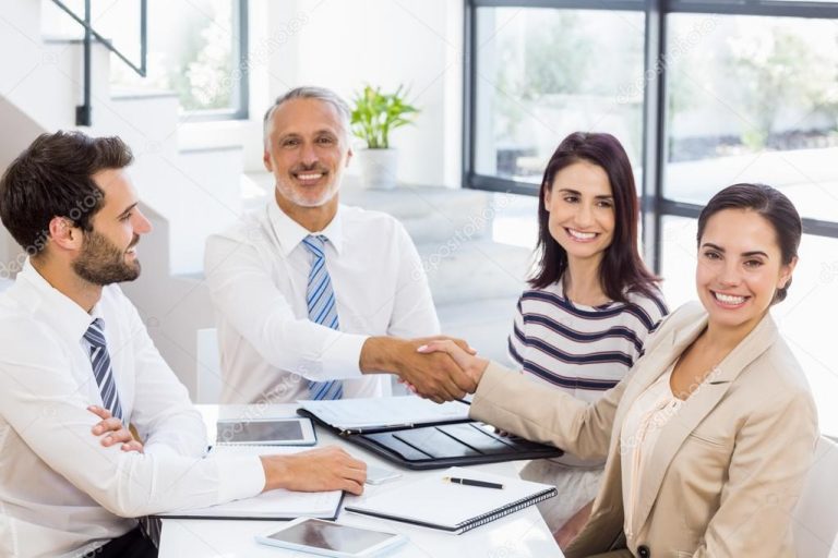 empresarios-se-comprimentando empresarios-se-comprimentando