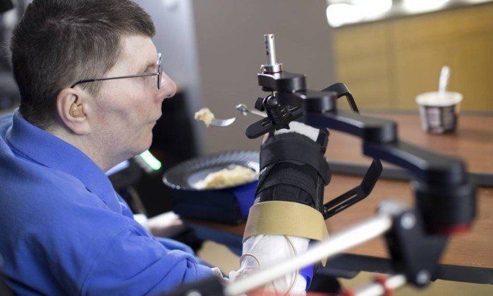 tetaplegico consegue levar uma colher na boca tetaplegico consegue levar uma colher na boca