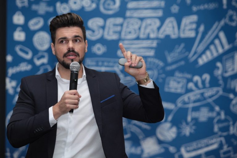um dos melhores palestrantes do Brasil Janderson Santos SEBRAE EM PORANGATU VENDAS E ATENDIMENTO