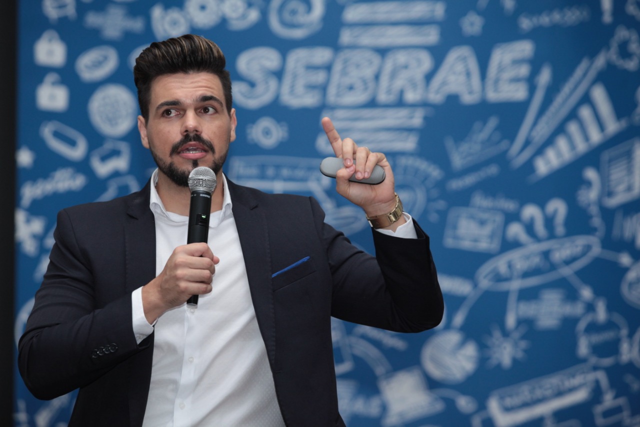 PALESTRANTE JANDERSON SANTOS SEBRAE EM PORANGATU VENDAS E ATENDIMENTO um dos melhores palestrantes do Brasil Janderson Santos SEBRAE EM PORANGATU VENDAS E ATENDIMENTO