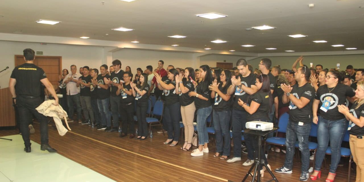 janderson santos aplaudido de pé em manaus convenção de vendas Nova ERA