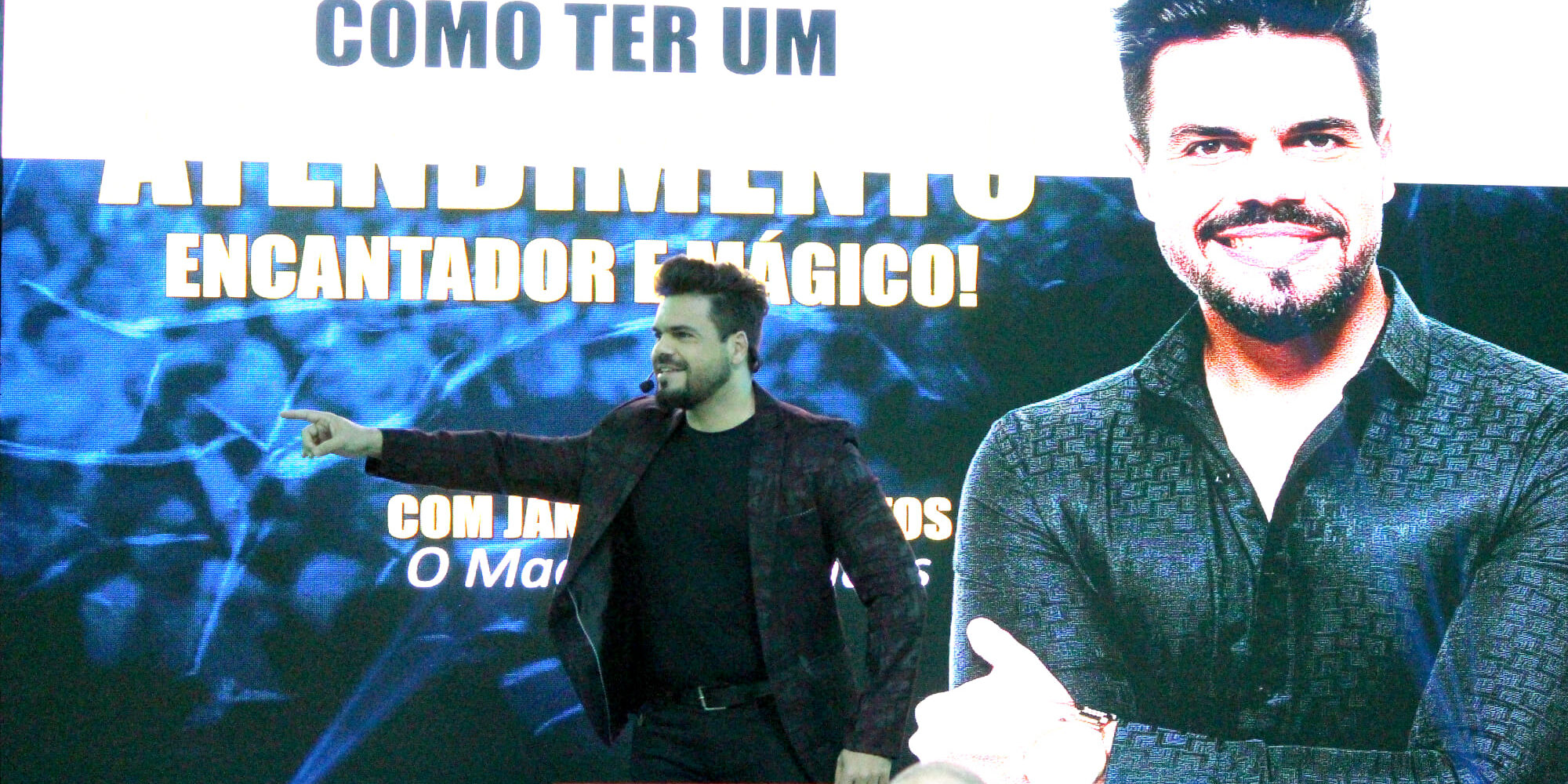 Palestrante de atendimento com o mago das vendas