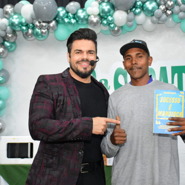 Janderson santos melhor palestrante do Brasil Sipat presenteia