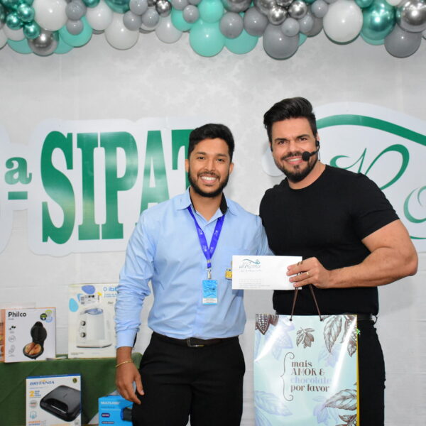 Melhor palestrante do Brasil recebe presente caldas novas