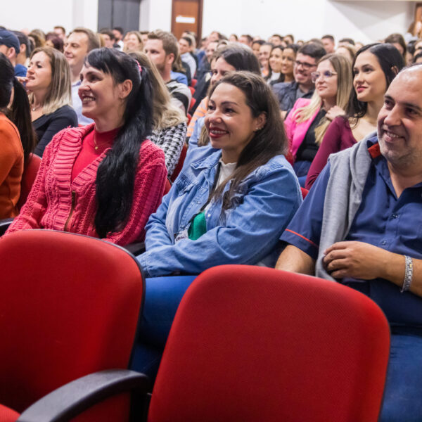 publico da palestra do mago das vendas no parana janderson santos