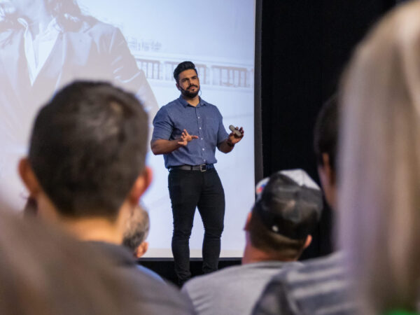 O mago das vendas realiza palestra de vendas em quedas do iguaçu