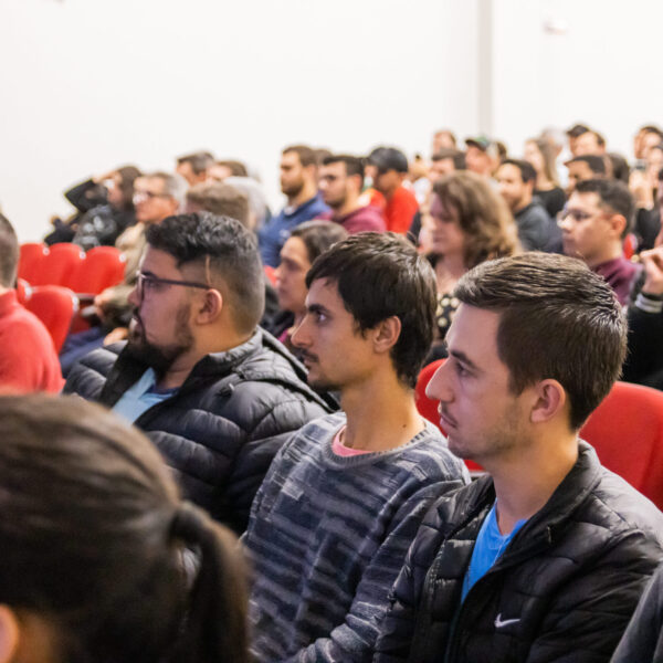 plateia de palestra do mago das vendas