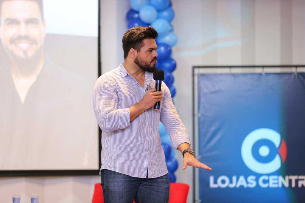 Janderson Santos em palestra