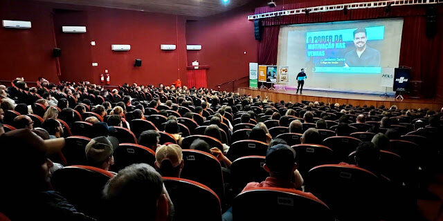 Palestra especial do Dia do Cliente, lotou o Cine Teatro Iguassu em Laranjeiras #Janderson Santos10 Palestra especial do Dia do Cliente, lotou o Cine Teatro Iguassu em Laranjeiras #Janderson Santos13