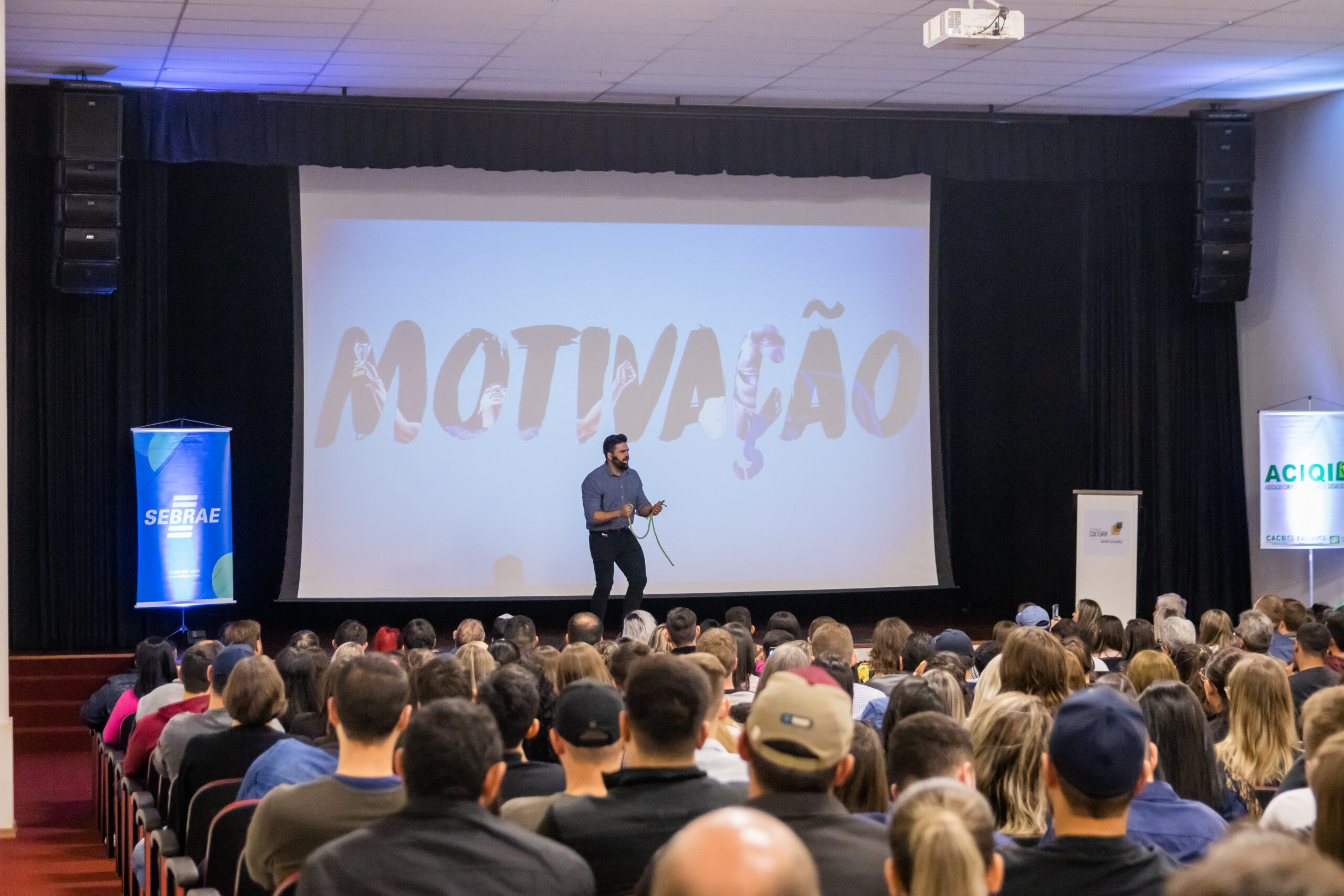 Palestras Motivacionais Janderson Santos “O Mago das Vendas” Top 1 do Brasil Palestras Motivacionais Janderson Santos "O Mago das Vendas" Top 1 do Brasil