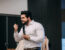 Janderson Santos, o Mago das Vendas, o melhor palestrante de vendas do Brasil, no palco durante uma palestra de vendas