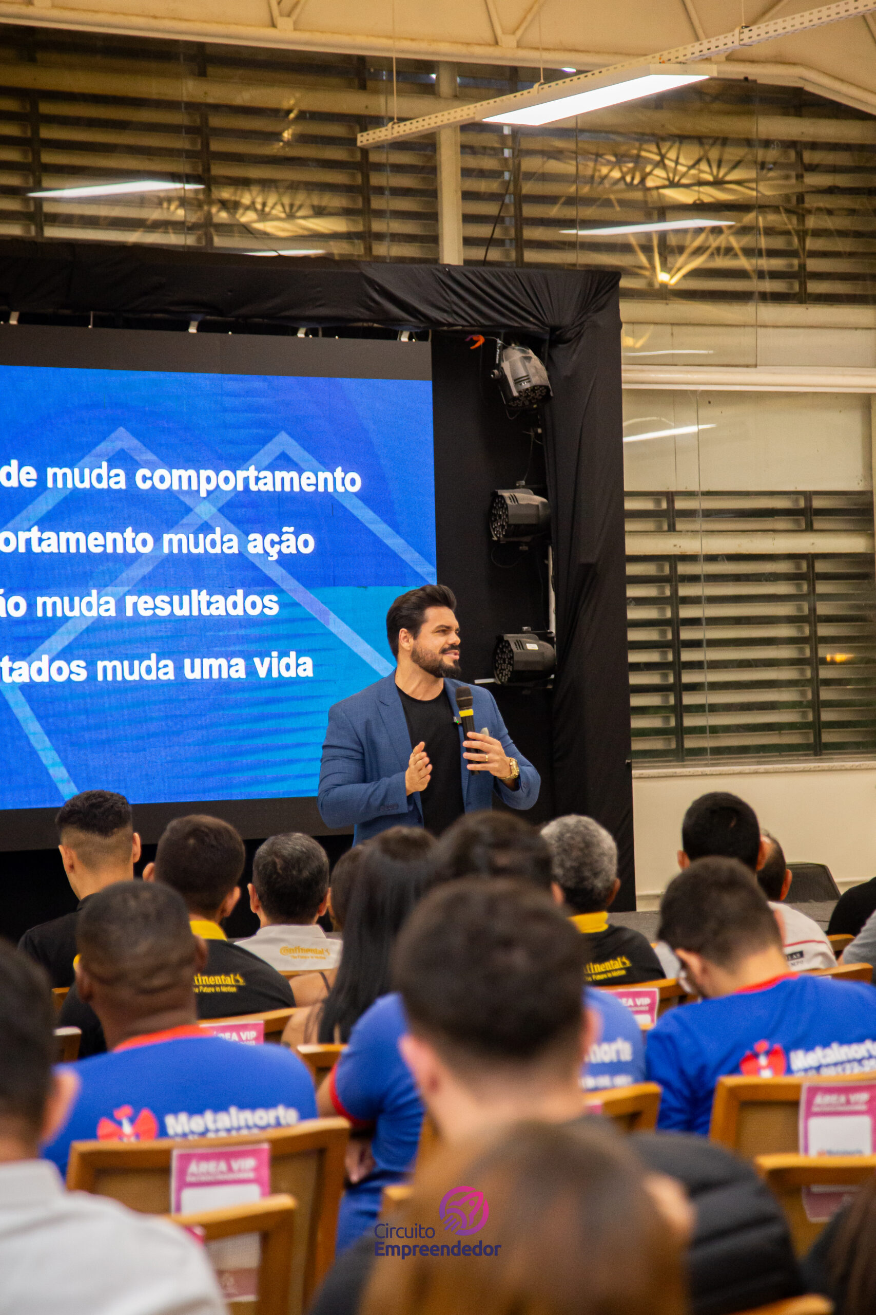 Palestrante e Treinador Corporativo Janderson Santos – O Mago das Vendas Palestrante e Treinador Corporativo Janderson Santos - O Mago das Vendas