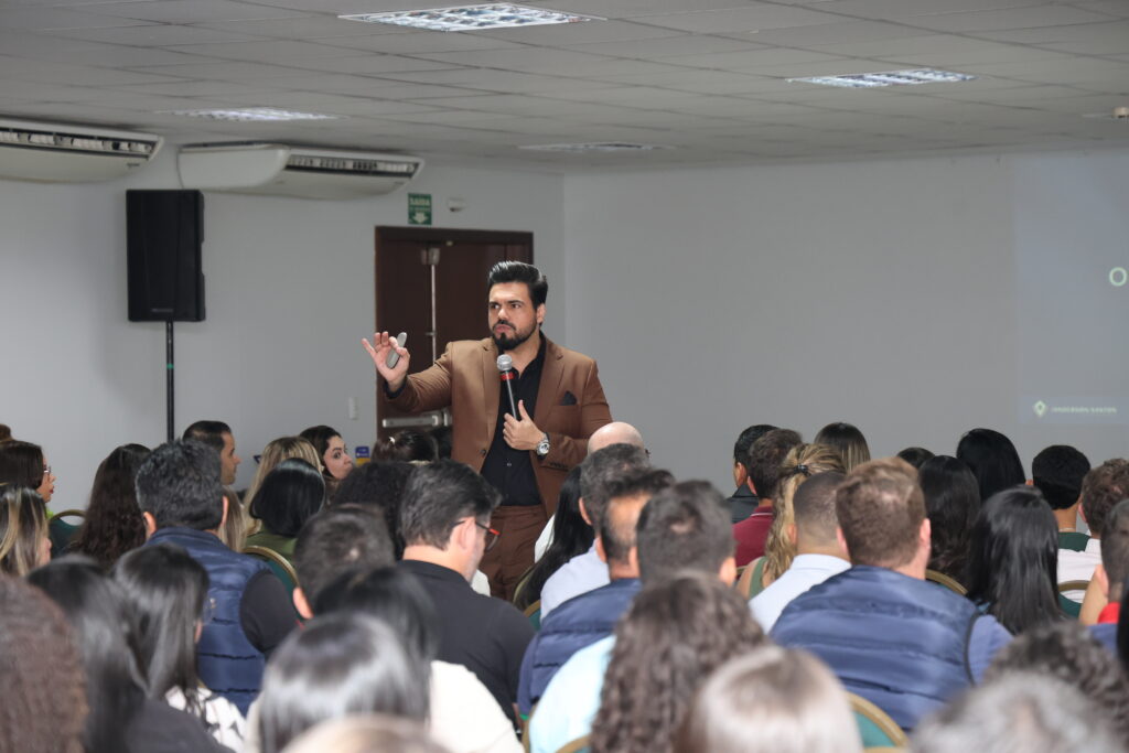 Janderson Santos, palestrante de vendas, no 27º Congresso de Vendas da KLA