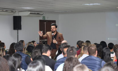 O mago das vendas Janderson Santos realiza palestra para vendedores