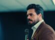 Palestrante de vendas Janderson Santos, o Mago das Vendas, ao microfone durante palestra sobre comunicação que vende