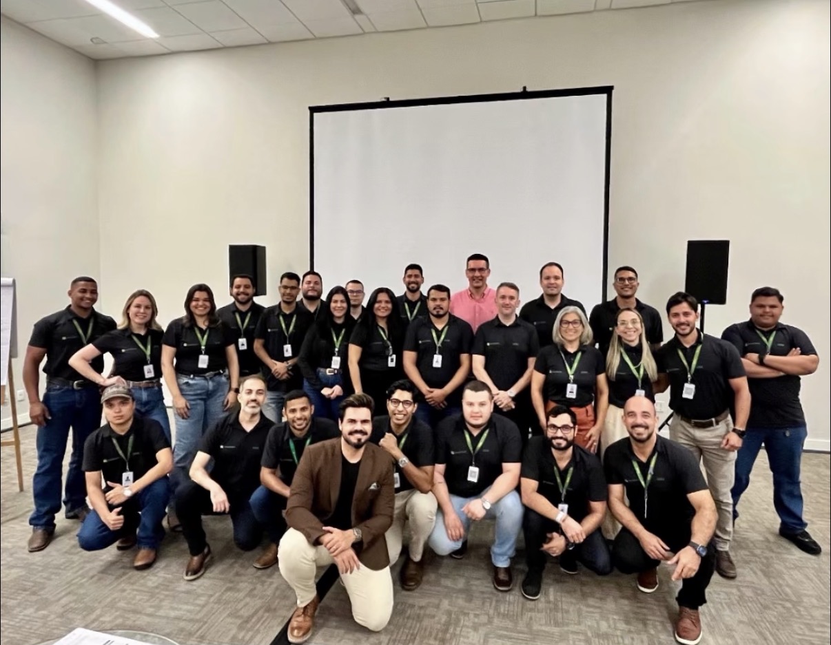 Equipe de consultores de peças da Áster no treinamento in company SOS Vendas
