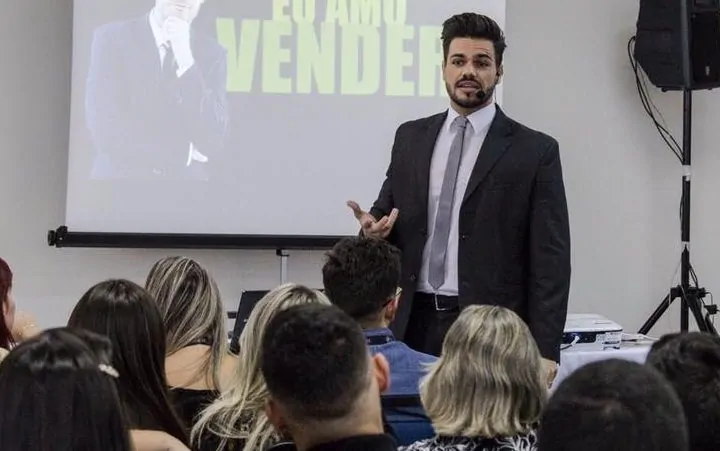 palestrante-de-vendas-janderson-santos palestrante-de-vendas-janderson-santos-realizando-palestra-sipat
