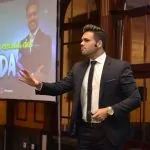 Fotos em congressos com o palestrante de vendas e motivação especialista em motivar equipes comerciais Janderson Santos