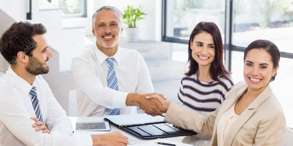 empresarios-se-comprimentando