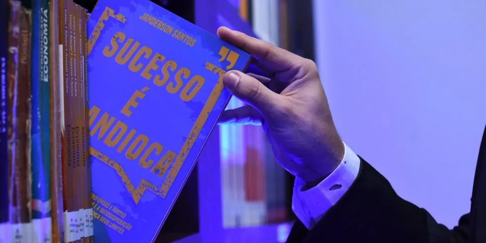 livro sucesso é mandioca do palestrante de vendas janderson santos livro sucesso é mandioca do palestrante de vendas janderson santos