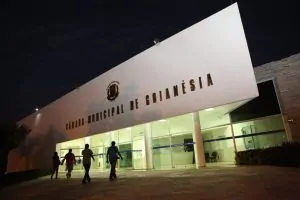 CAMARA MUNICIPAL DE GOIANÉSIA RECEBE PALESTRA DE JANDERSON SANTOS