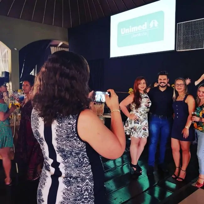 JANDERSON SANTOS TIRANDO FOTO COM PARTICIPANTES DA PALESTRA PARA SECRETÁRIAS JANDERSON SANTOS TIRANDO FOTO COM PARTICIPANTES DA PALESTRA PARA SECRETÁRIAS