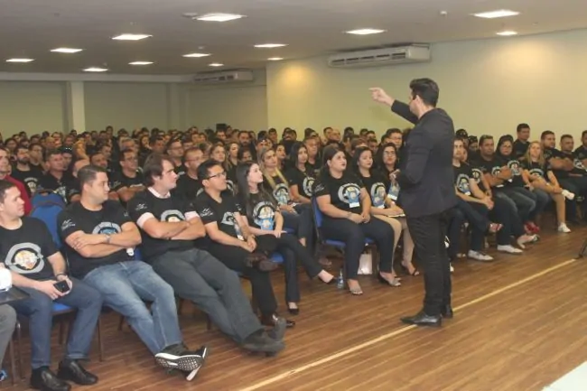 Um dos maiores palestrante do Brasil, melhor palestrante de vendas janderson santos Um dos maiores palestrante do Brasil, melhor palestrante de vendas janderson santos
