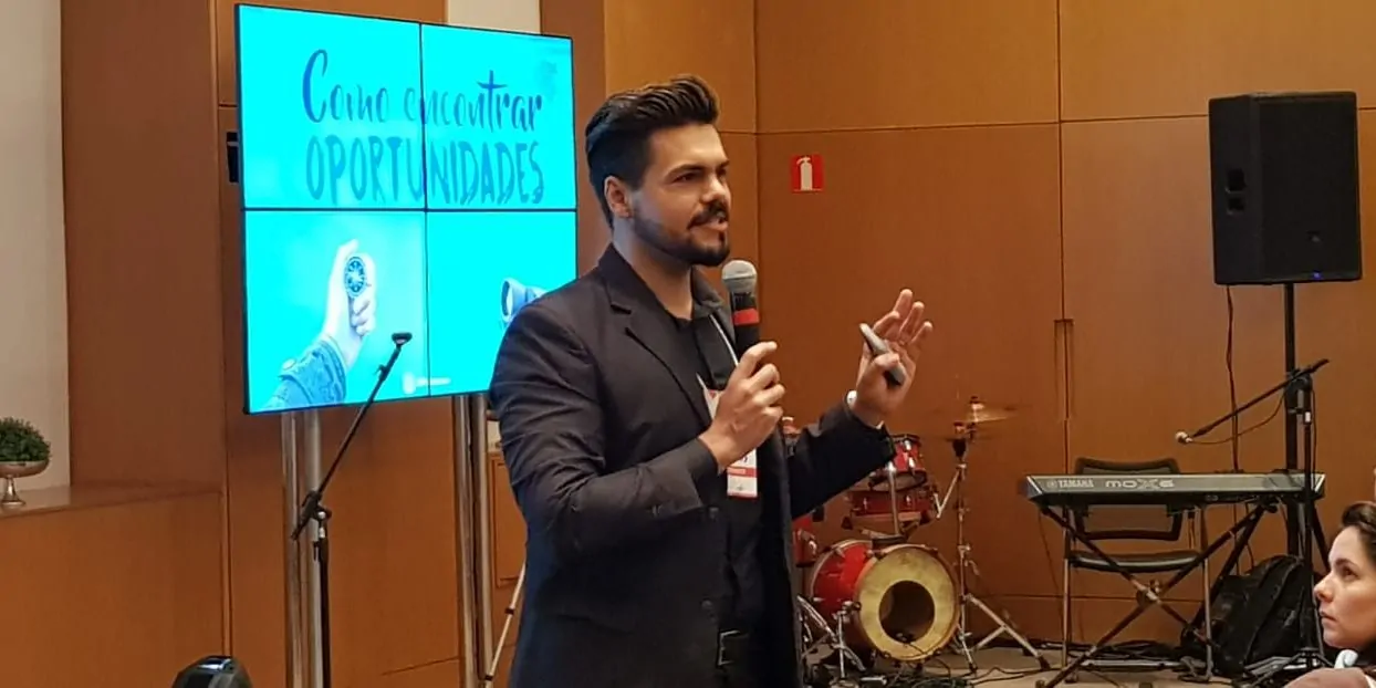 Um dos maiores palestrantes do Brasil realiza palestra no RJ Um dos maiores palestrantes do Brasil realiza palestra no RJ