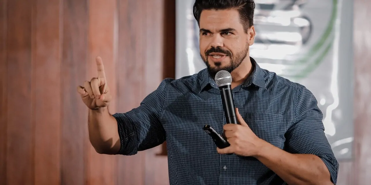 Janderson Santos é um dos melhores palestrantes de vendas do brasil Janderson Santos é um dos melhores palestrantes de vendas do brasil