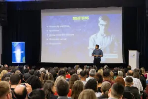Janderson santos o mago das vendas realiza palestra em quedas do Iguaçu