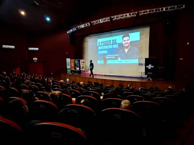 Palestra especial do Dia do Cliente, lotou o Cine Teatro Iguassu em Laranjeiras #Janderson Santos07 Palestra especial do Dia do Cliente, lotou o Cine Teatro Iguassu em Laranjeiras #Janderson Santos15