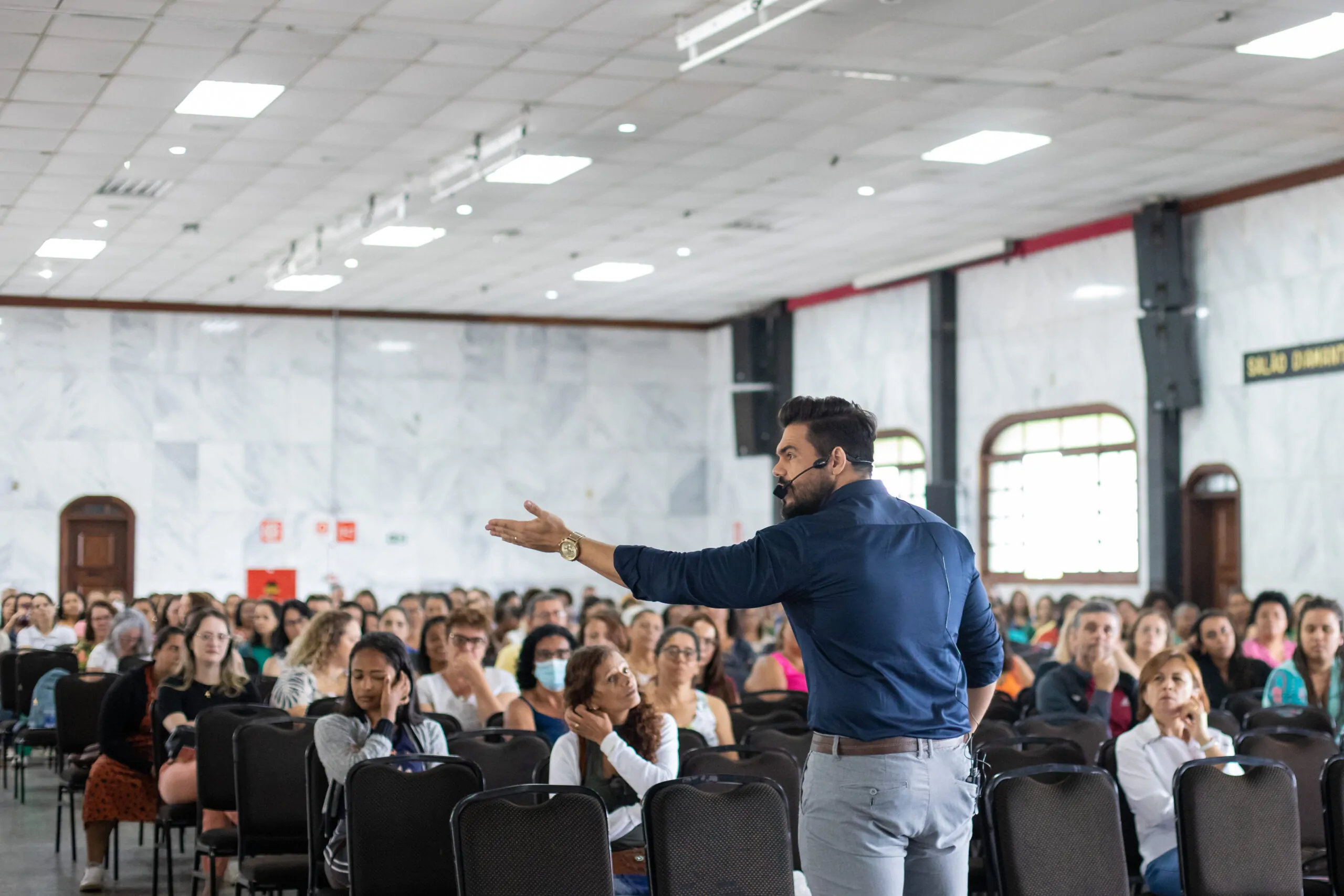 Palestrante e Treinador Corporativo Janderson Santos “O Mago das Vendas” Top 1 do Brasil Palestrante e Treinador Corporativo Janderson Santos "O Mago das Vendas" Top 1 do Brasil