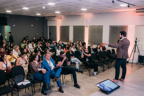 Palestras & Treinamentos Para Equipes Comerciais – Janderson Santos “O Mago das Vendas” Palestras & Treinamentos Para Equipes Comerciais - Janderson Santos "O Mago das Vendas"