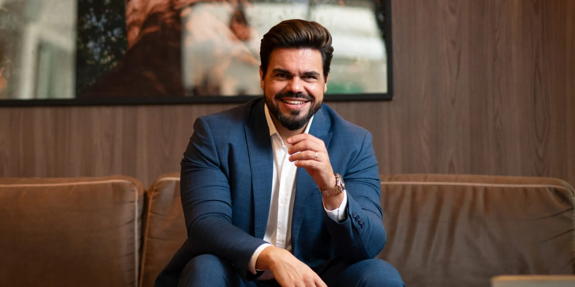 Janderson Santos, o Mago das Vendas, sorrindo durante o treinamento Despertar Empresarial Janderson Santos, o Mago das Vendas, sorrindo durante o treinamento Despertar Empresarial