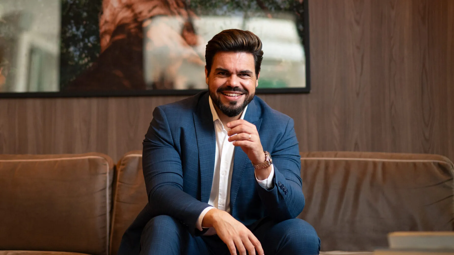 Janderson Santos, o Mago das Vendas, sorrindo durante o treinamento Despertar Empresarial Janderson Santos, o Mago das Vendas, sorrindo durante o treinamento Despertar Empresarial