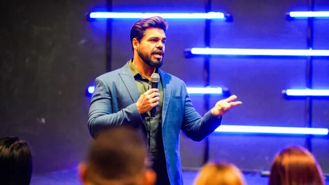 Palestrante Treinador de vendas em são paulo Top de Vendas no Brasil Palestrante Treinador Top de Vendas no Brasil em são paulo