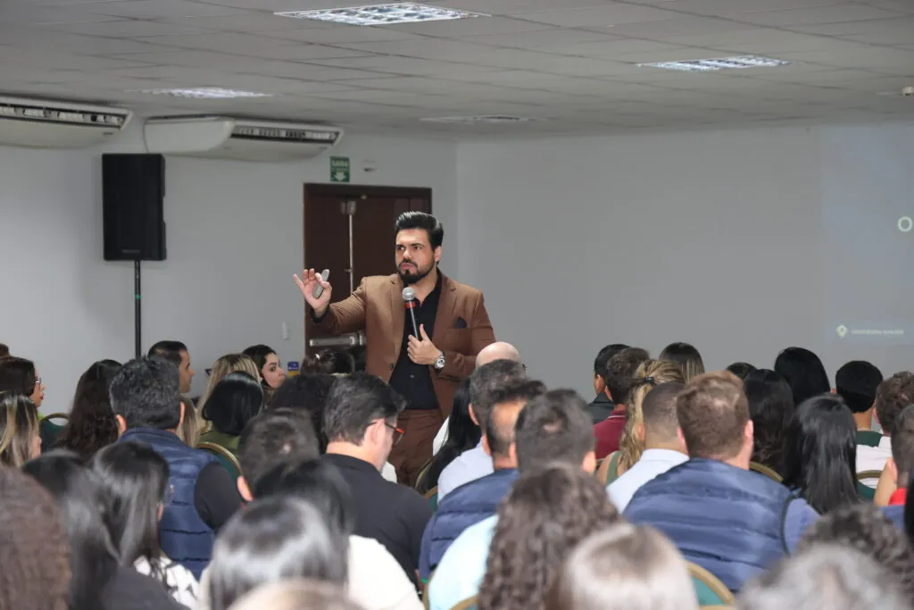 Plateia na palestra Nascidos para Vencer com Janderson Santos