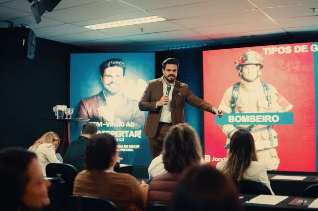 Janderson Santos, o Mago das Vendas, em palestra de vendas para equipe comercial Janderson Santos, o Mago das Vendas, em palestra de vendas para equipe comercial